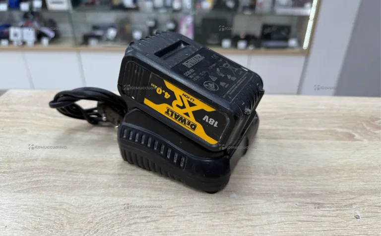 Зарядное устройство с акб DEWALT