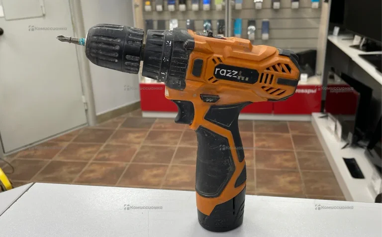 Шуруповерт RAZZ CD-12VKR