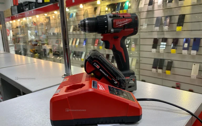 Аккумуляторная дрель-шуруповерт Milwaukee M18 CBLD
