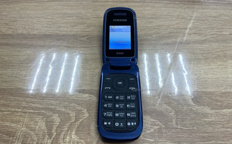 Samsung E1272