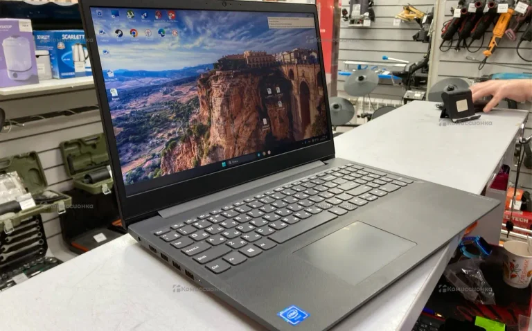 Ноутбук  Lenovo 82C3