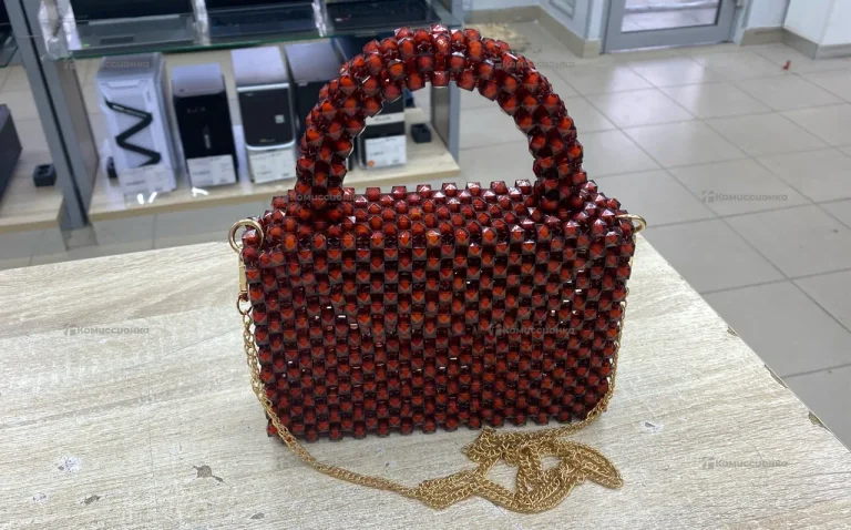 Сумка женская из бусин красная