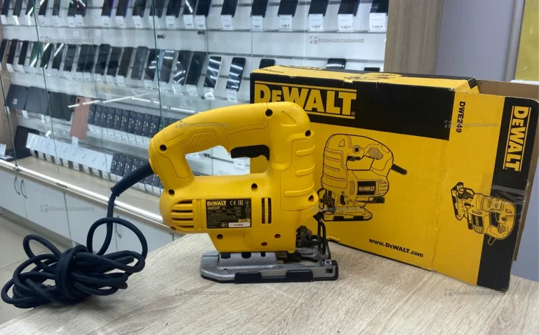 Электролобзик DeWalt DWE249