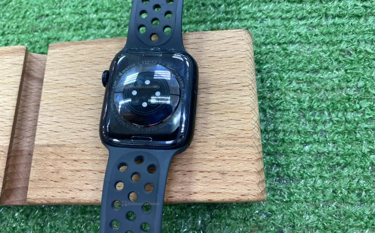 Часы  Apple Watch 7 45mm x Nike