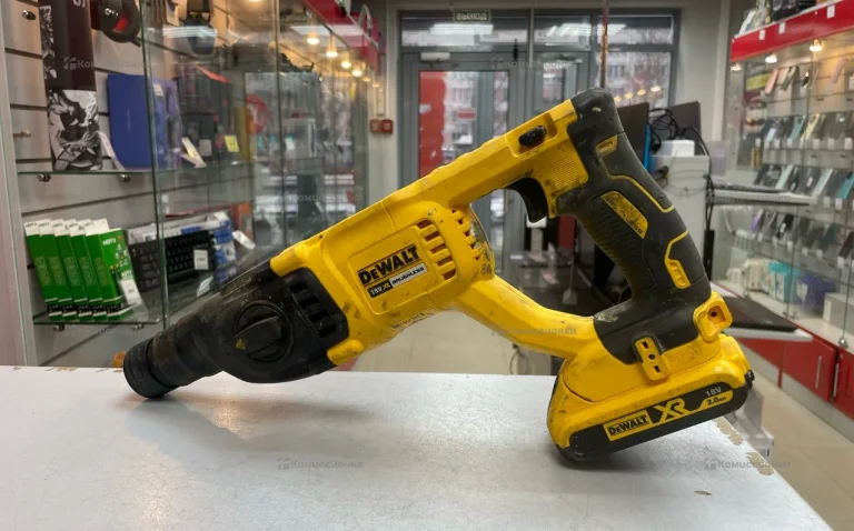 Аккумуляторный бесщеточный перфоратор DEWALT DCH13