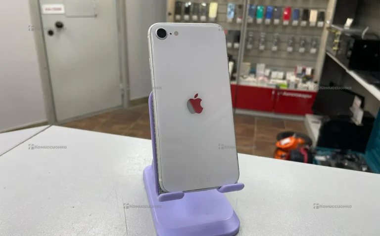 Apple iPhone SE (2020) 3/64 ГБ