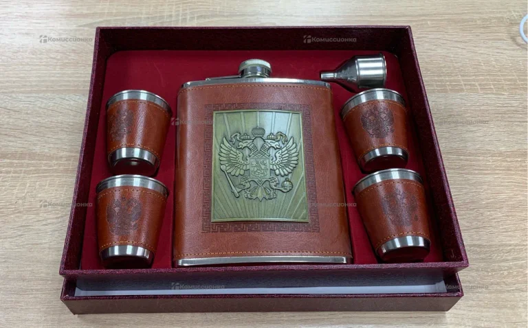 Наборочный набор фляга с рюмками
