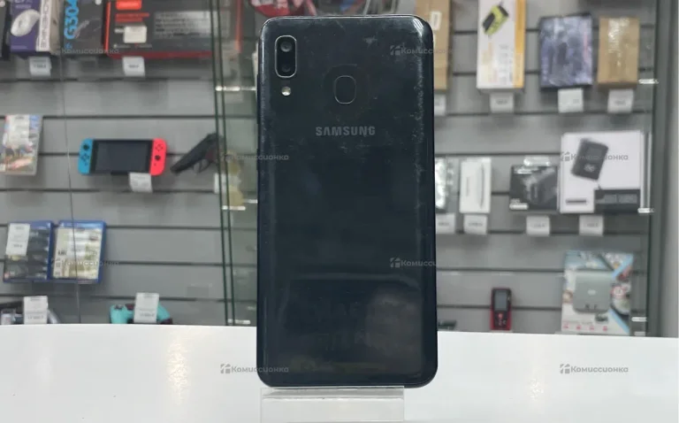 Samsung Galaxy A20 3/32 ГБ