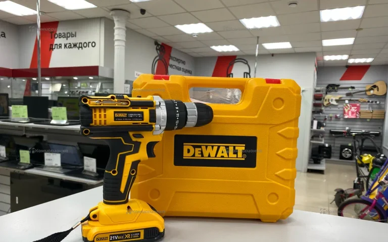 Дрель-шуруповерт Dewalt 21V