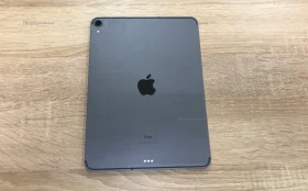 Планшет Apple iPad Pro 11 (2018) 64 ГБ Wi-Fi+ sim