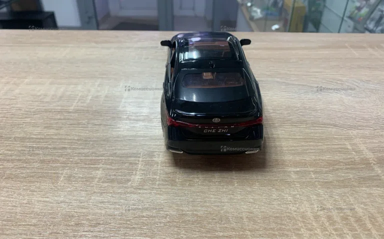 Машинка Toyota Camry