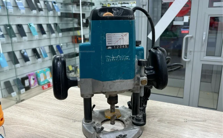 Фрезер makita 3612C