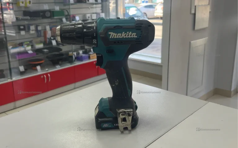 Аккумуляторная дрель-шуруповерт Makita DF333D
