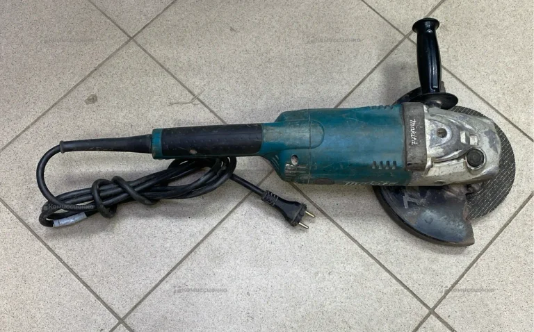 Уши Makita GA9020