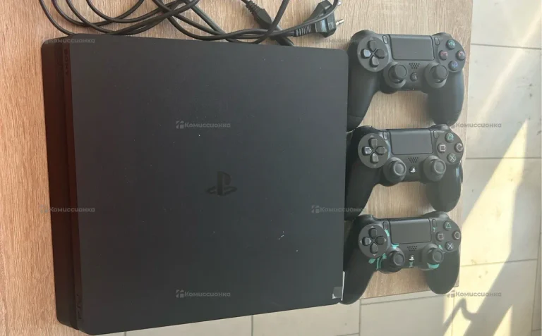 PlayStation 4 slim 1tb