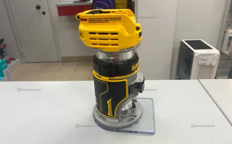 Аккумуляторный  фрезер DeWALT DCW600