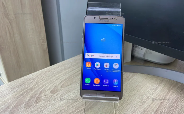 Samsung Galaxy J3 (2017) 2/16 ГБ