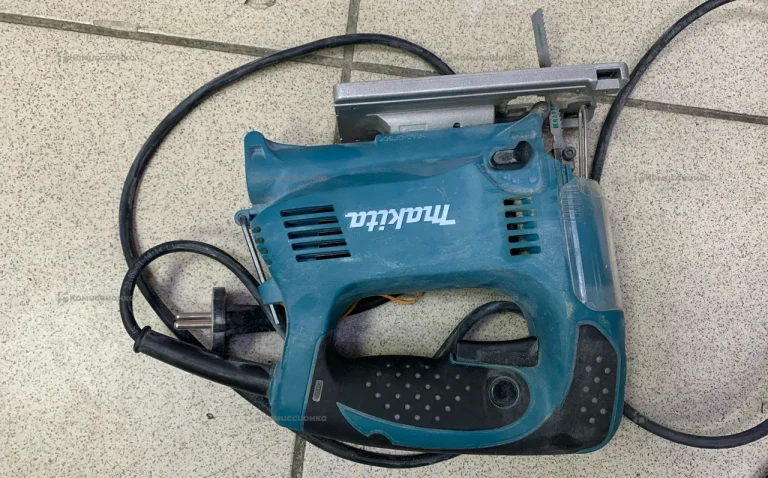 Электролобзик Makita 4329