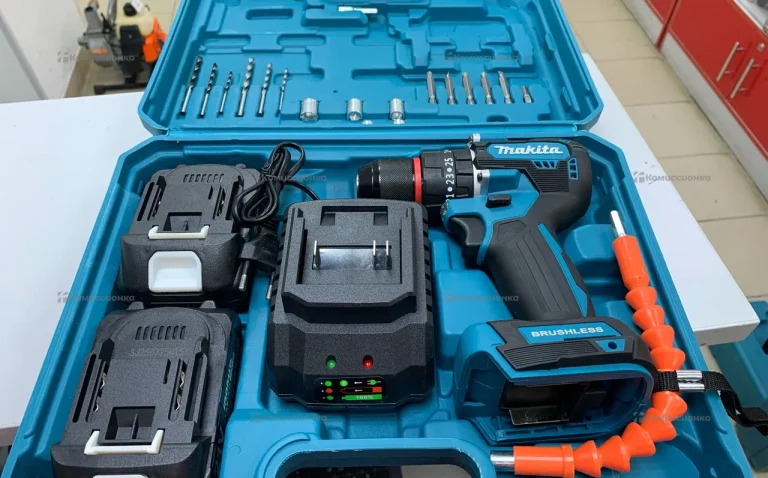 Шуруповерт бесщеточный Makita 21V