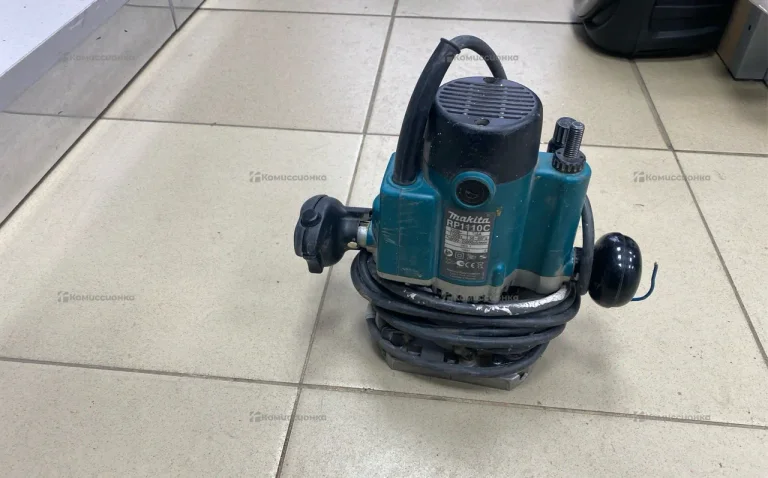 Фрезер Makita RP1110C
