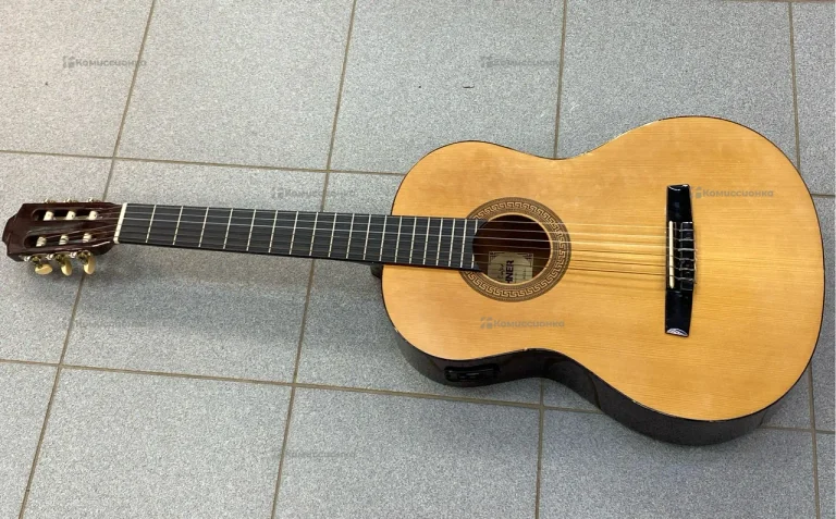 Гитара Hohner HC06