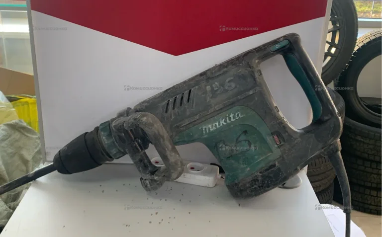 Электрический отбойный молоток Makita HM1203C