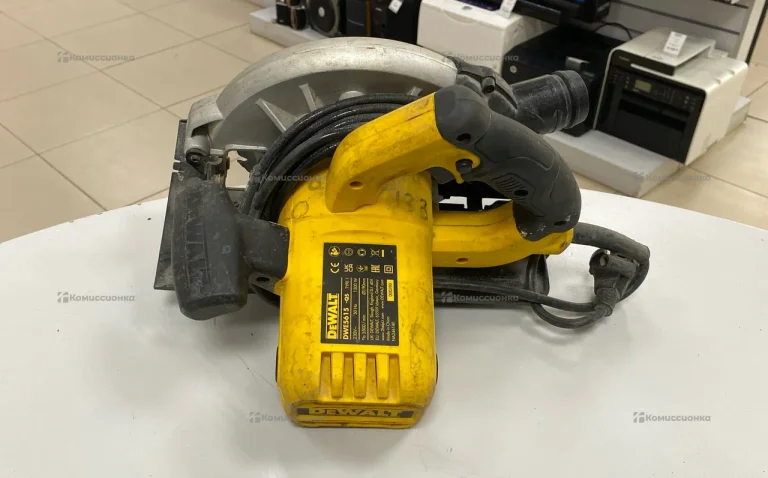 Дисковая пила DeWalt DWE5615