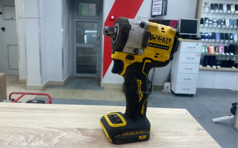 Аккумуляторный компактный гайковерт DeWALT DCF921E