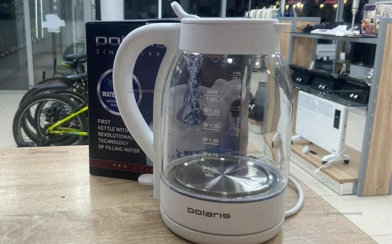 Чайник Polaris 1