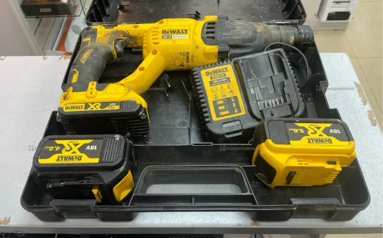 Аккумуляторный бесщеточный перфоратор DEWALT DCH13