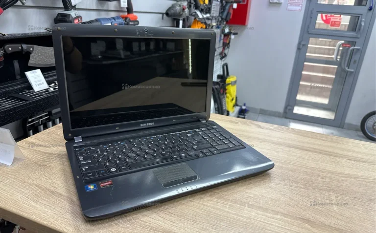 Ноутбук  Samsung r525