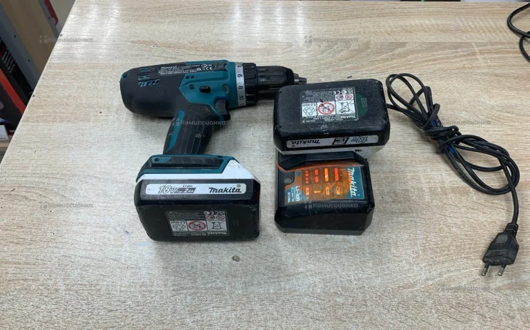 Дрель-шуруповерт Makita DF488D