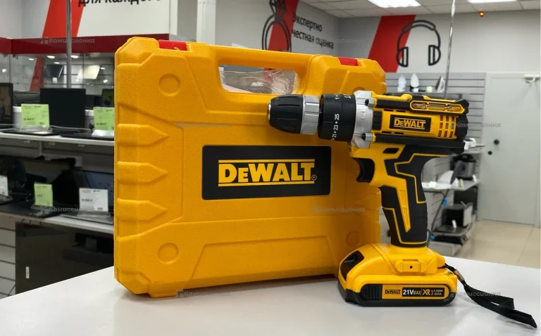 Дрель-шуруповерт Dewalt 21V