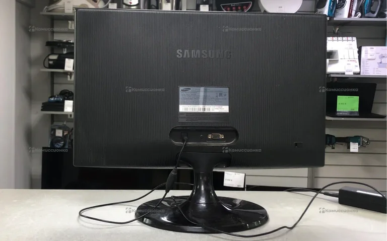 Монитор Samsung S20D300NH