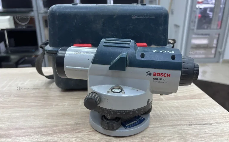 Оптический нивелир Bosch GOL 32 D Professional (06