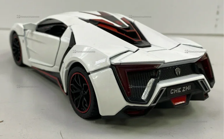 Машина белая