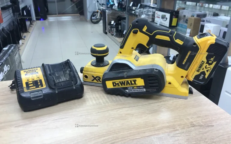 Аккумуляторный электрорубанок DeWALT DCP580