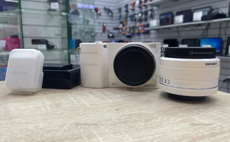 Фотоаппарат  Samsung NX1100