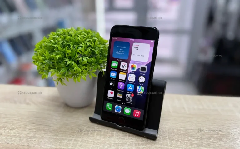 Apple iPhone SE (2020) 3/64 ГБ