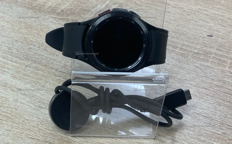 Часы  Samsung Galaxy watch4