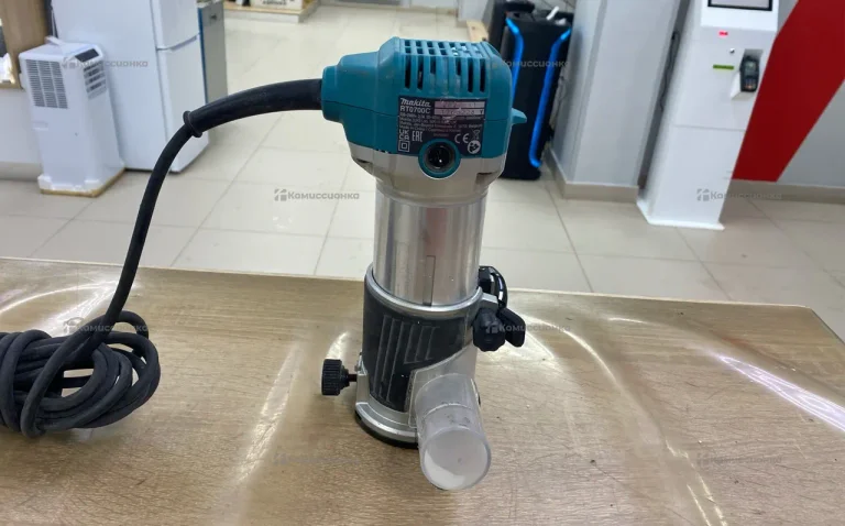 Фрезер makita RT0700C