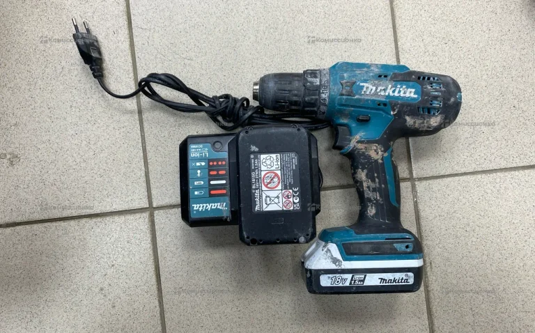 Аккумуляторная дрель-шуруповерт Makita DF488DWE