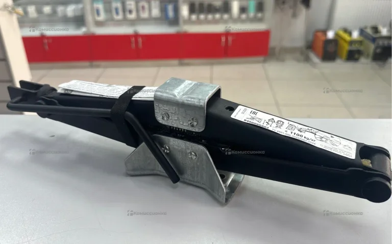 Домкрат автомобильный 1100кг
