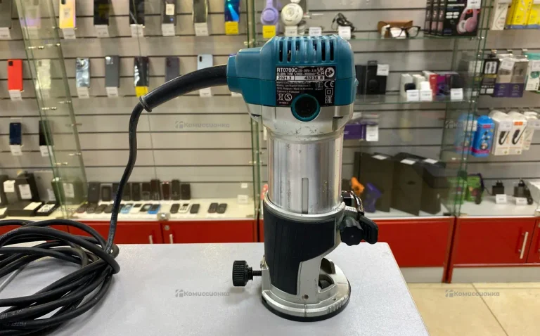 Фрезер makita RT0700C