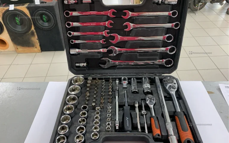 Набор инструментов Автобрат 82