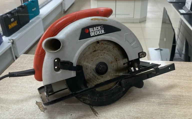Дисковая пила Black Decker CD601