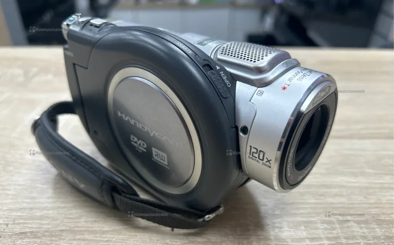 Видеокамера  SONY DCR-DVD405E