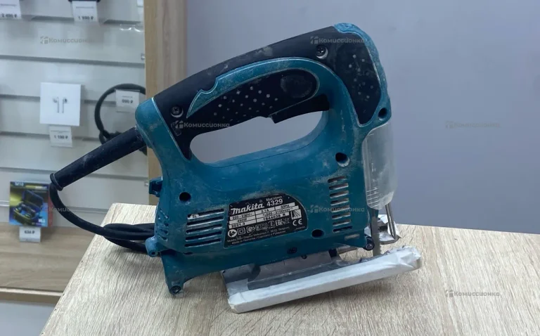 электролобзик makita