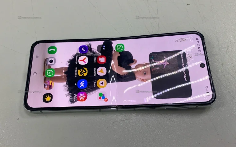 Samsung Galaxy Z Flip 5 8/128 ГБ