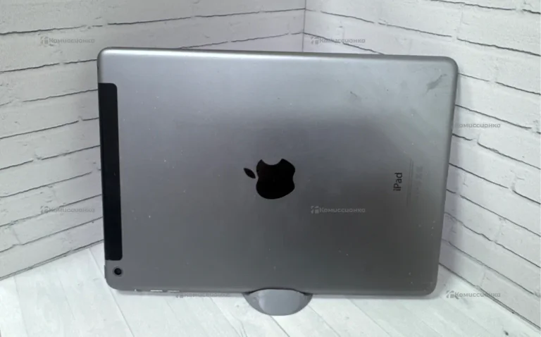 Планшет Apple iPad Air 16Gb Wi-Fi